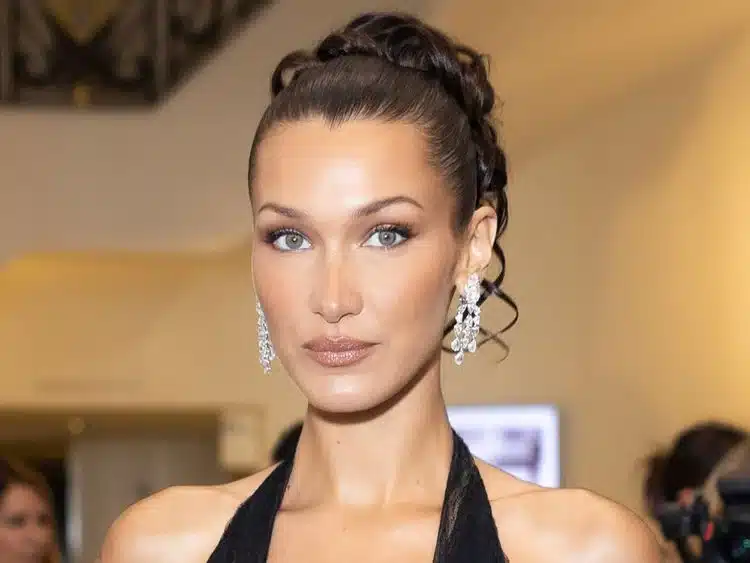 Golden ratio celebrity facial analysis — Bella Hadid proportions
