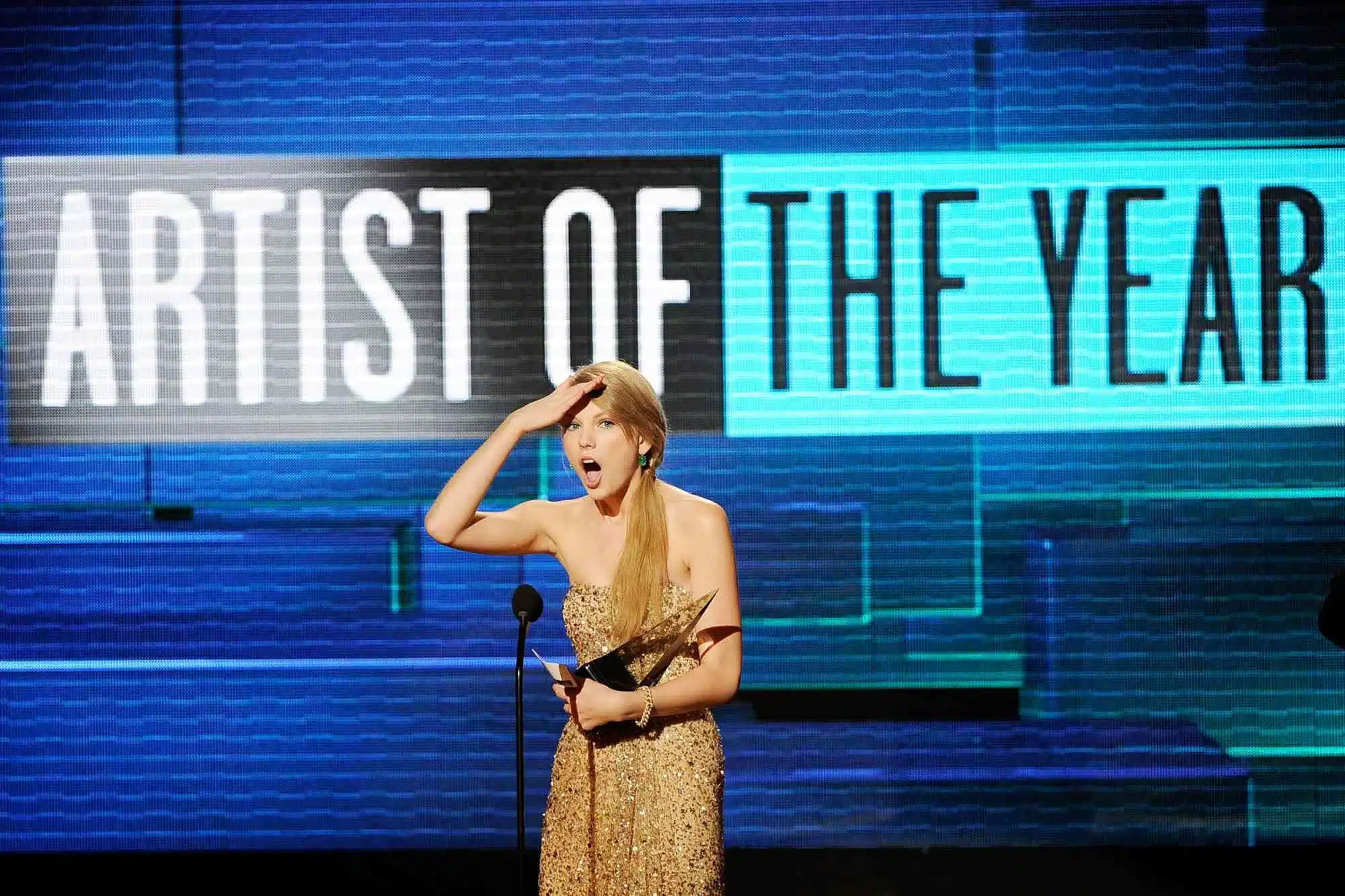 taylor-swift-2-1-2000-0dd6fccc65d9480ba139ccd4d1384bf8