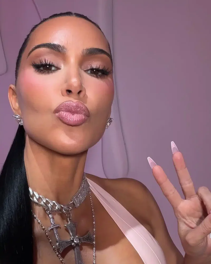 Kim Kardashian smile geometry — facial architecture and dental design analysis