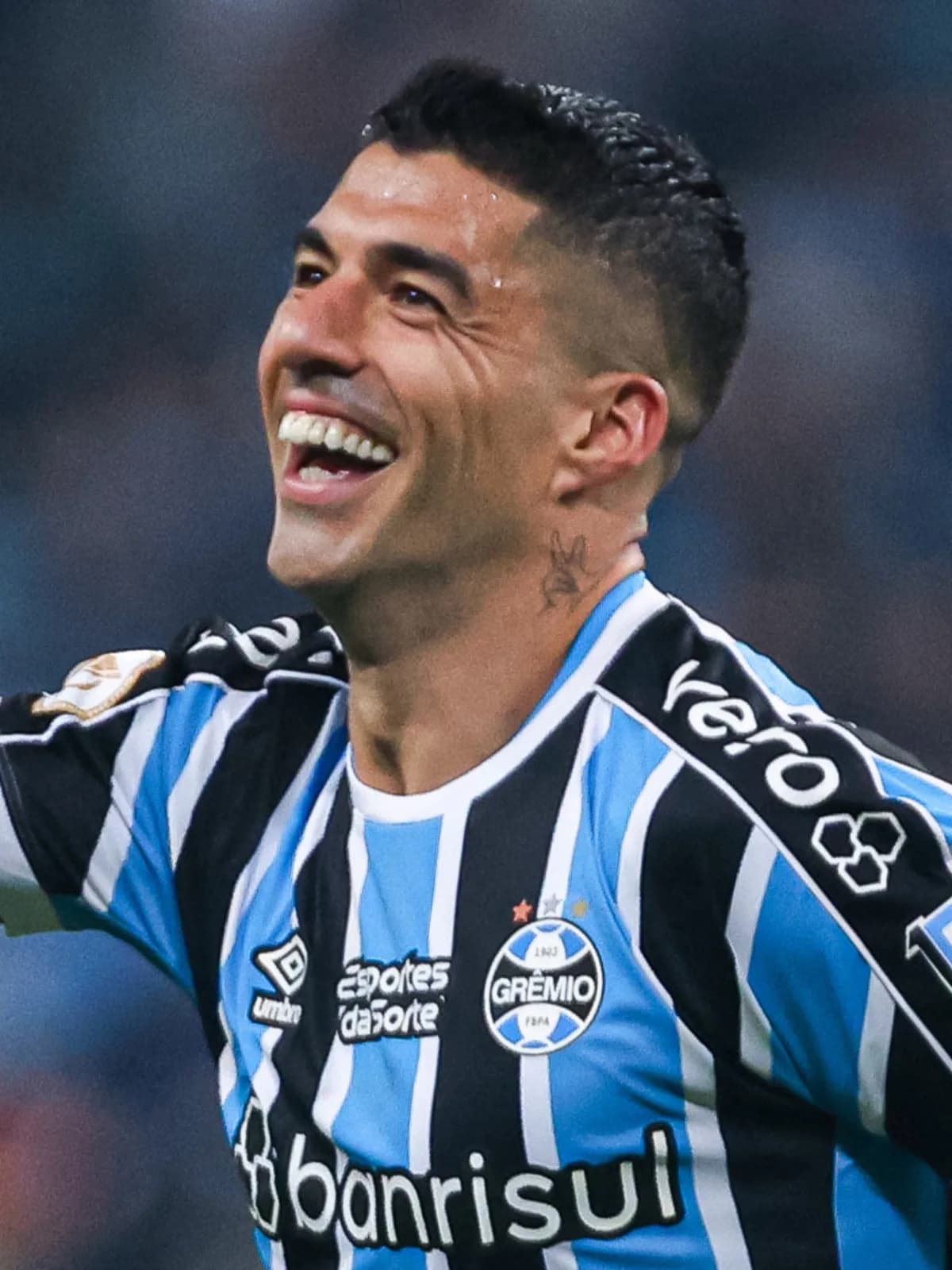 Luis Suárez laughing in 2023, playing for Grêmio