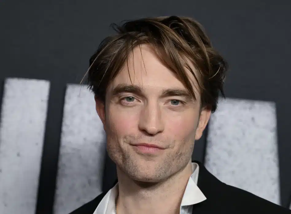 Robert Pattinson male facial proportions golden ratio analysis