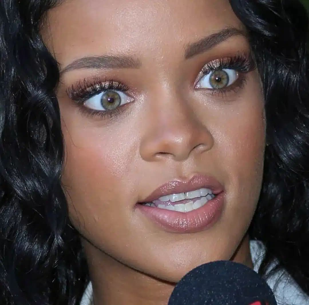 Shine Like a Diamond: Rihanna’s Smile, Rebel Beauty, Effortless Aesthetic Power