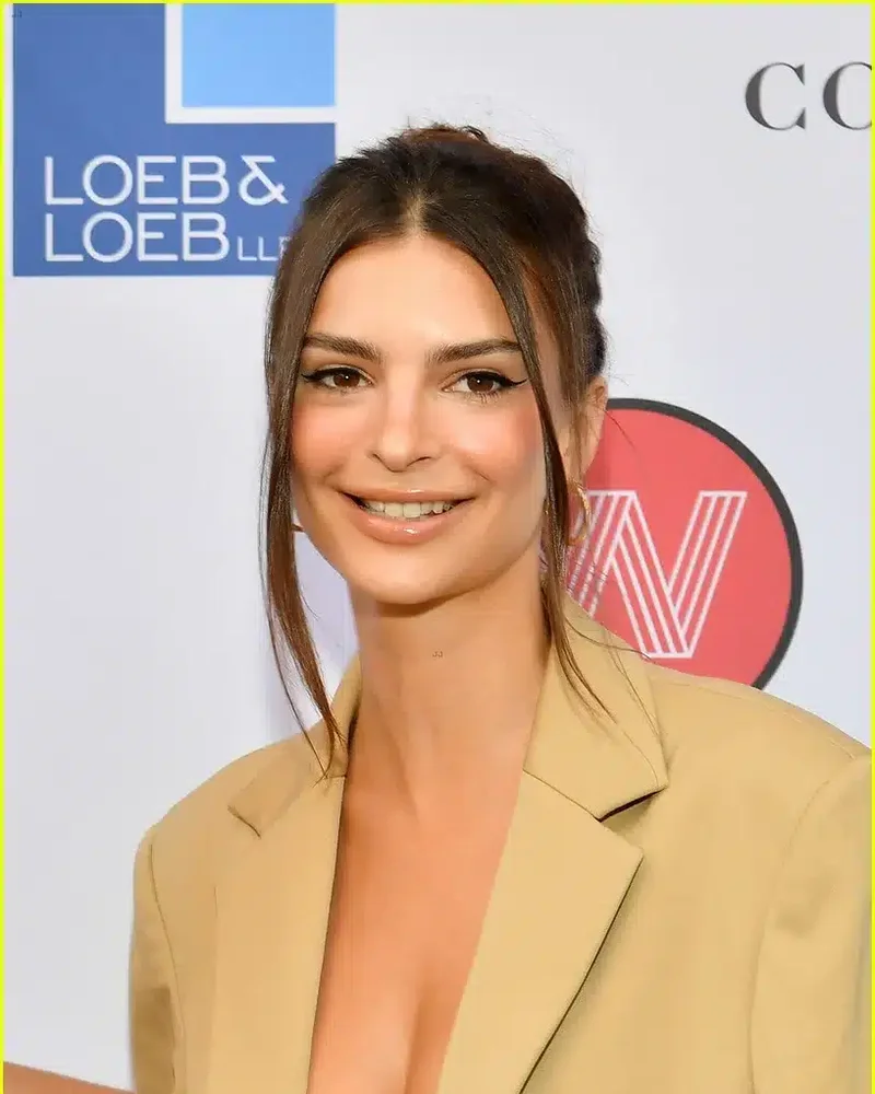 Emily Ratajkowski golden ratio facial measurements
