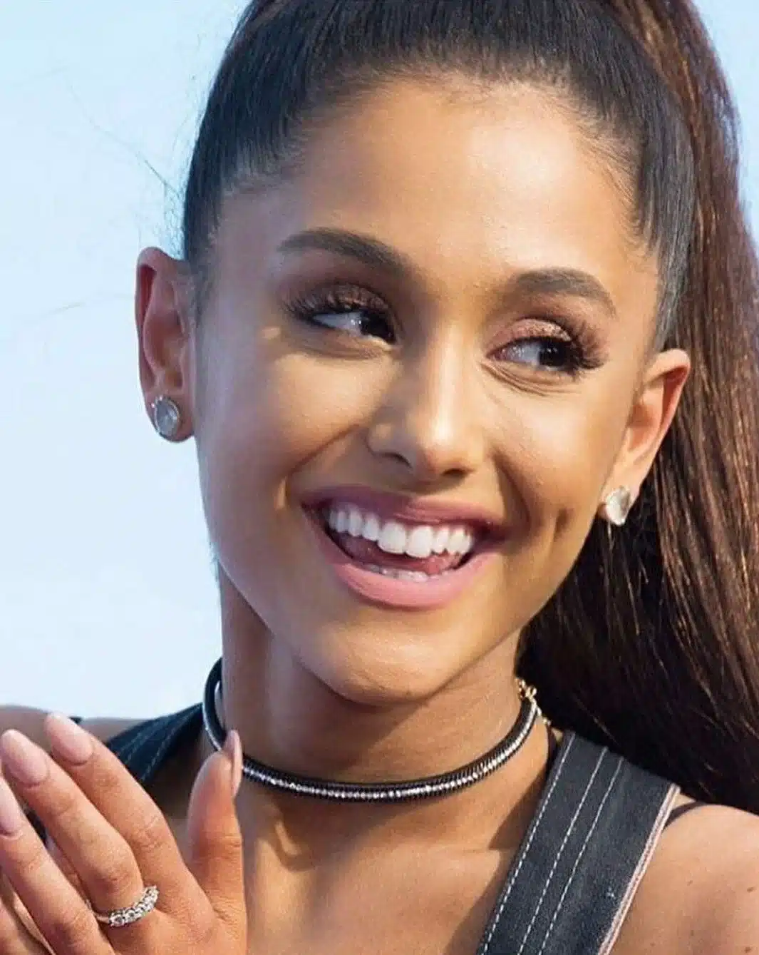 ariana grande smile aesthetic ratio