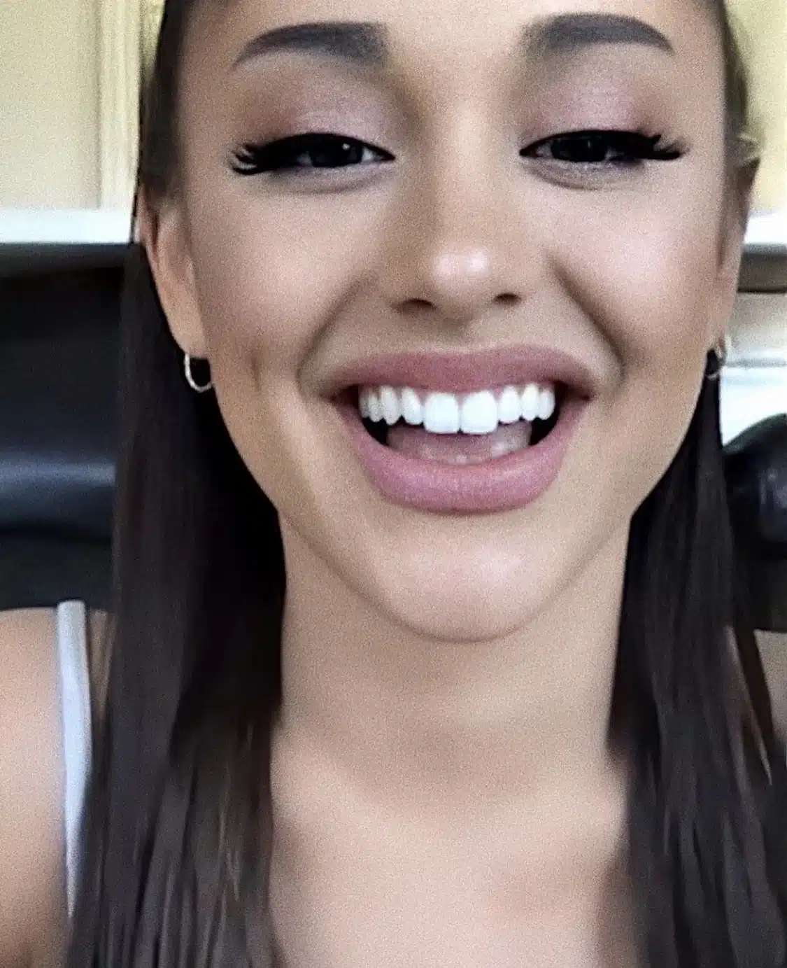 ariana grande smile aesthetic face ratio